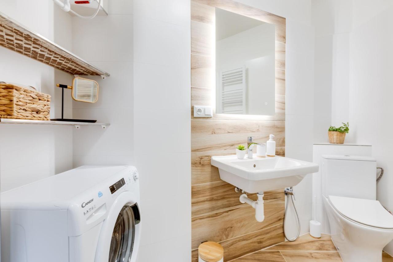 Modern, Bright And Spacious *