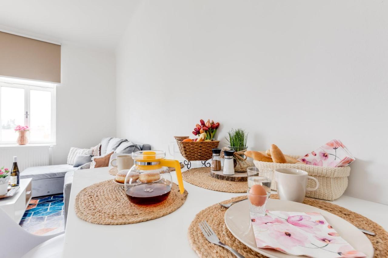 Modern, Bright And Spacious Apartmán