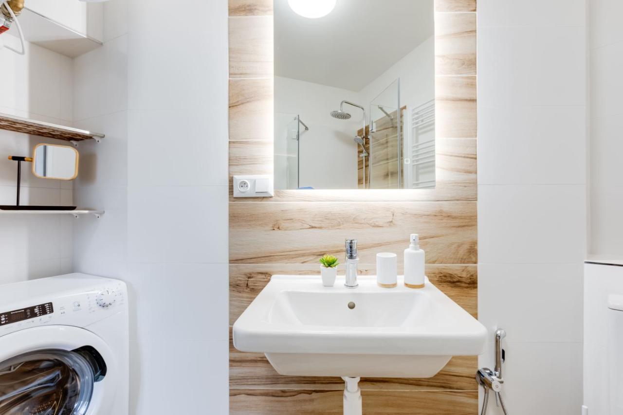 Apartmán Modern, Bright And Spacious *