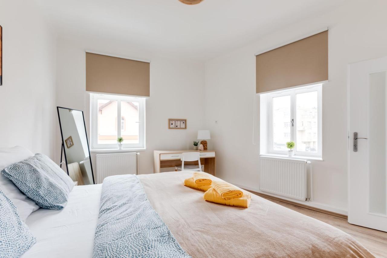 Modern, Bright And Spacious Apartmán